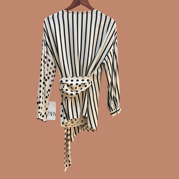 NWT 🆕 - Zara Stripes + Polka Dots Silky Wrap Front Asymmetrical Blouse - XS - Picture 5 of 8